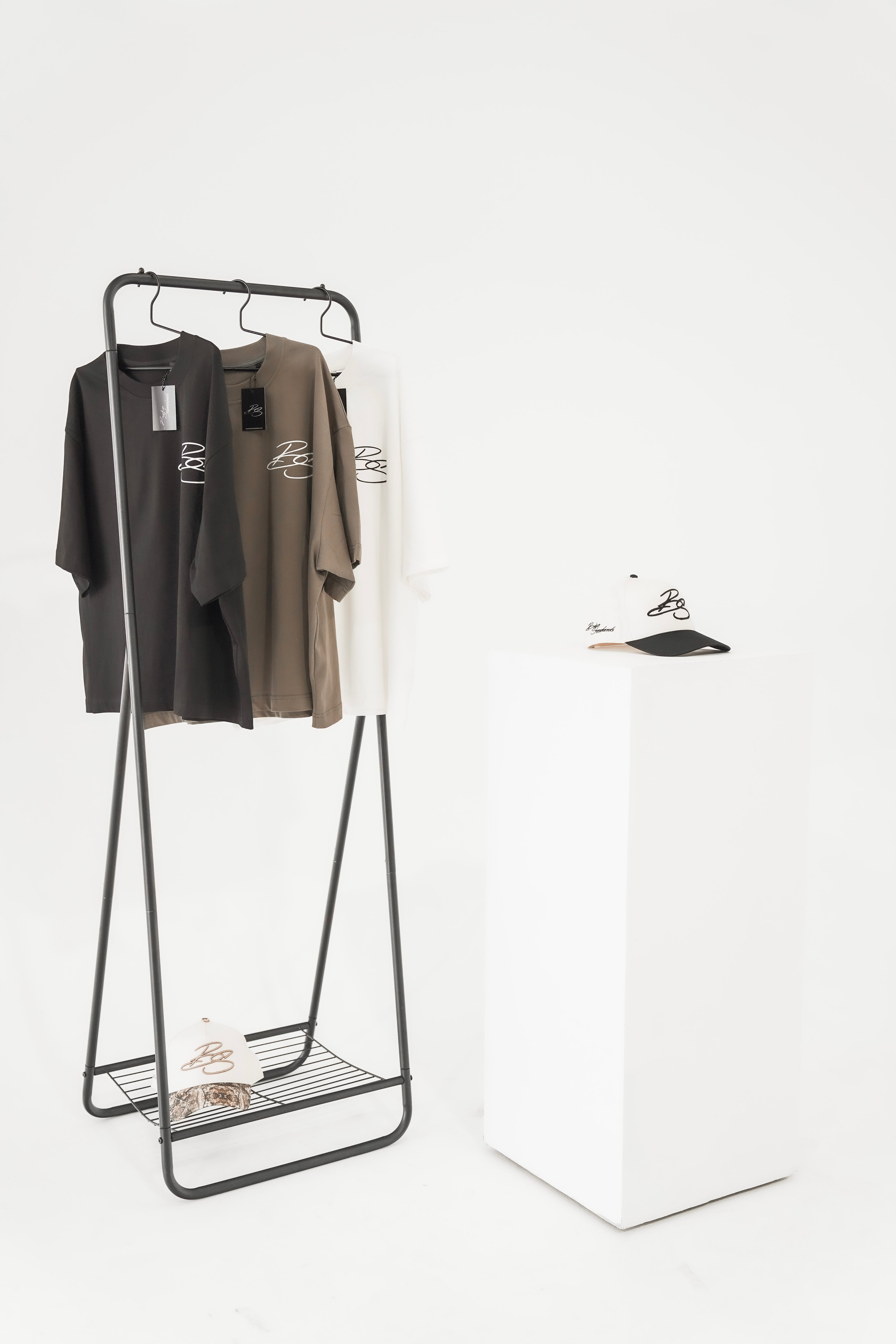 BS NATURAL/ BLACK CAP